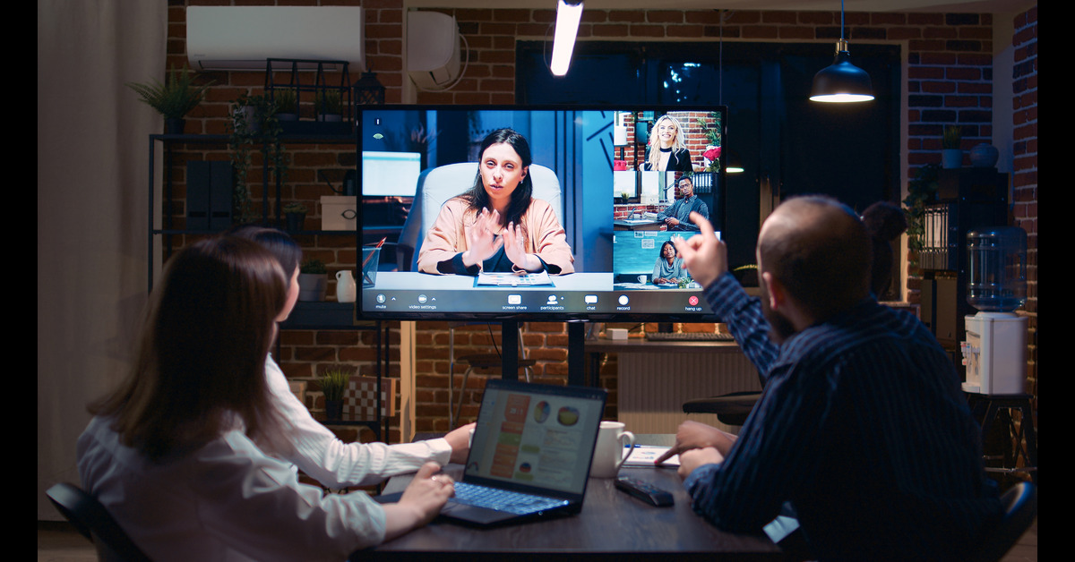 Hybrid Conference: Pros & Cons for Your Event